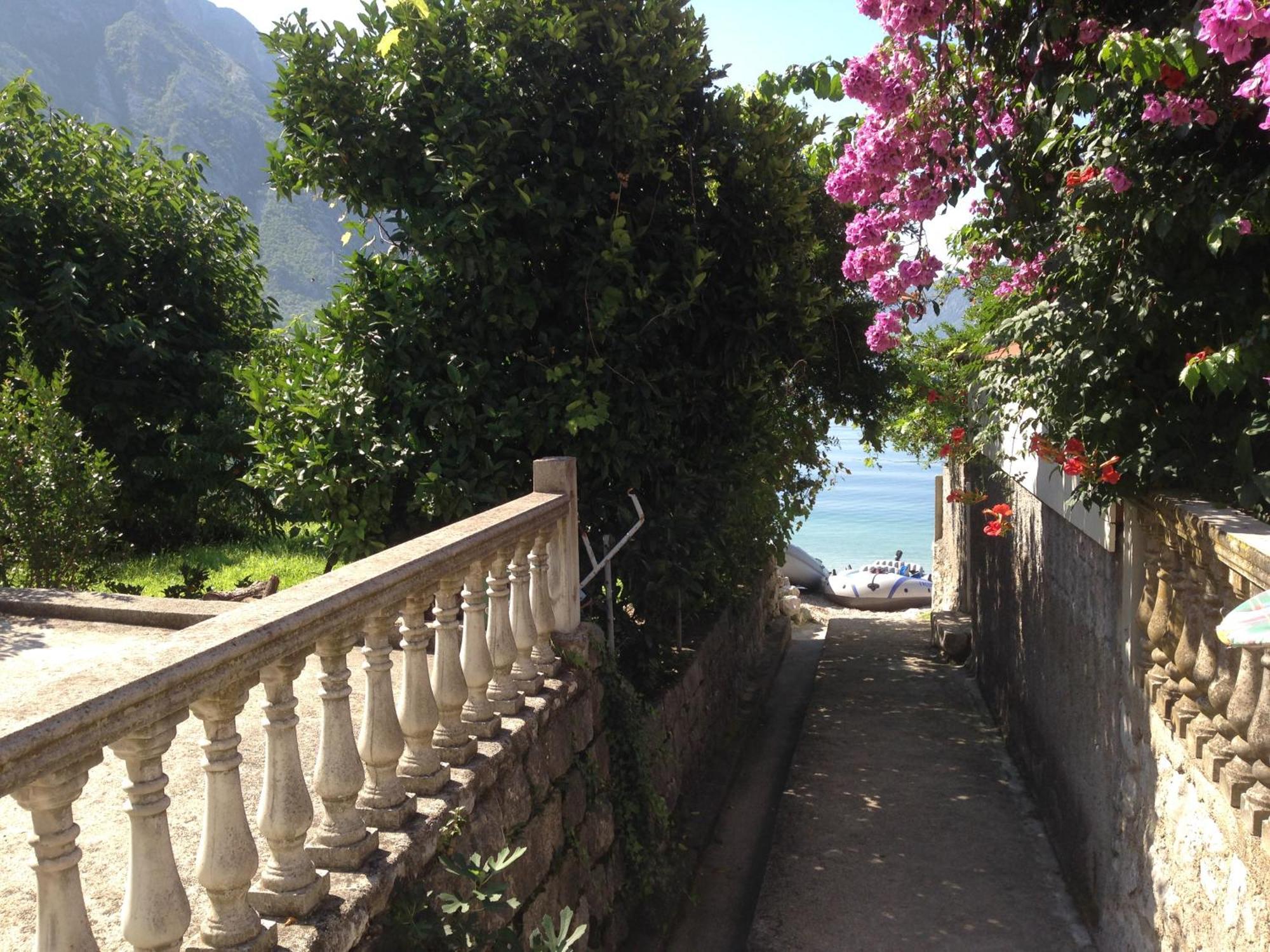 Holiday Home Amanda Hollick Kotor Exterior photo
