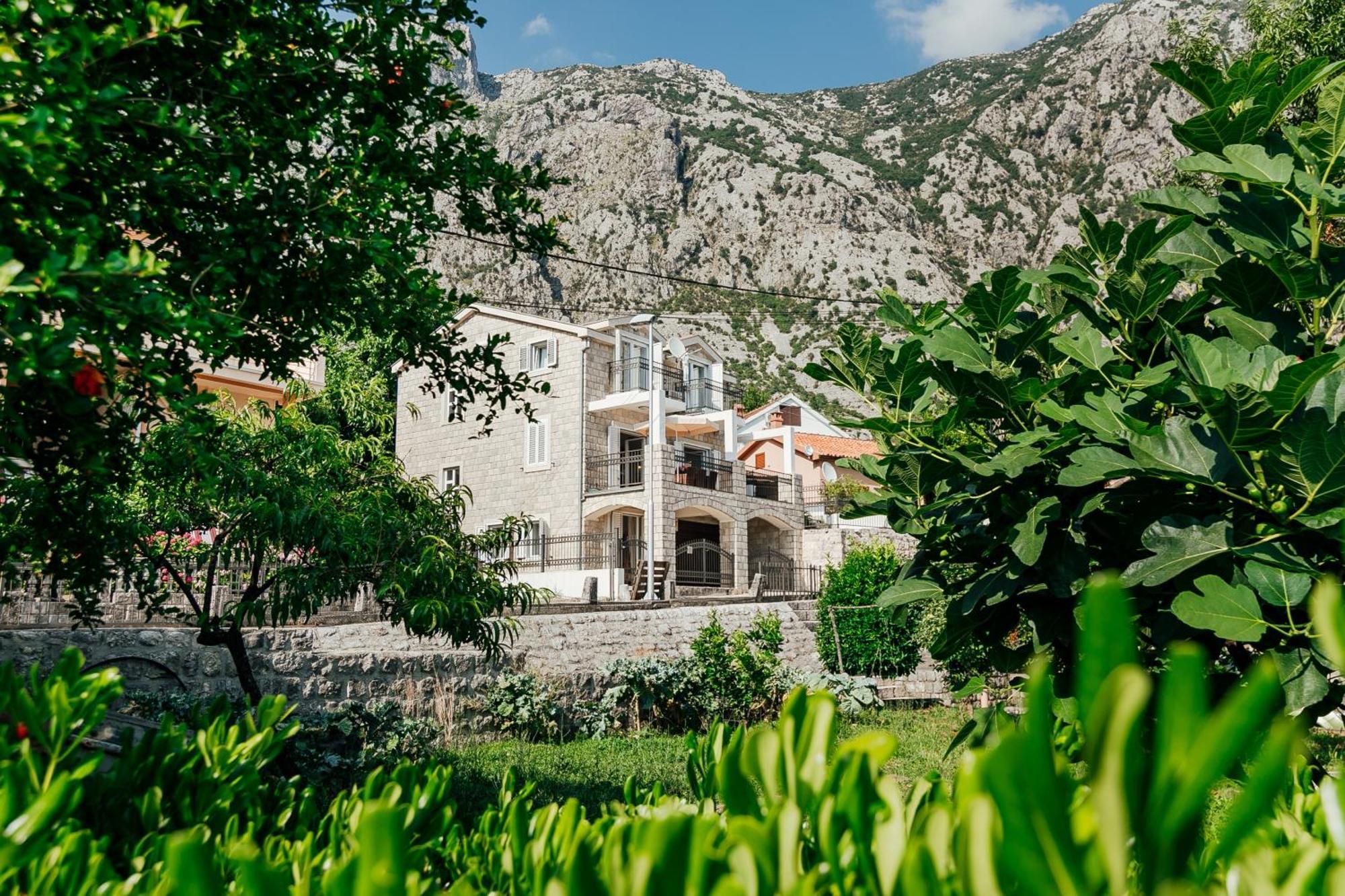 Holiday Home Amanda Hollick Kotor Exterior photo