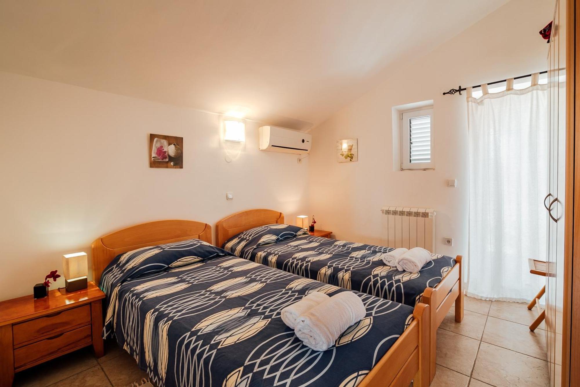 Holiday Home Amanda Hollick Kotor Exterior photo