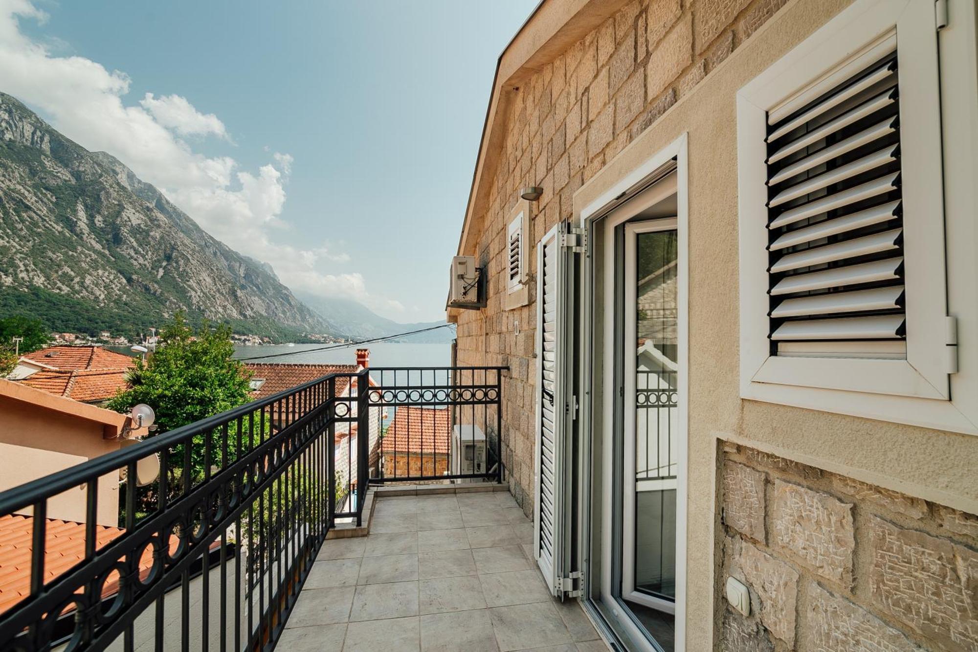 Holiday Home Amanda Hollick Kotor Exterior photo
