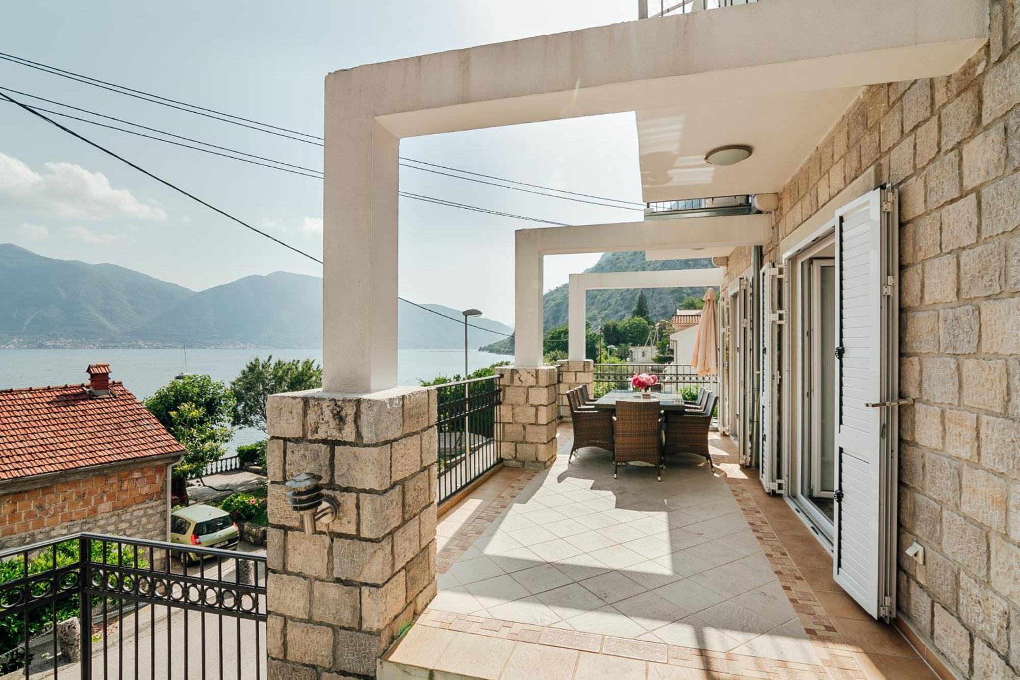 Holiday Home Amanda Hollick Kotor Exterior photo